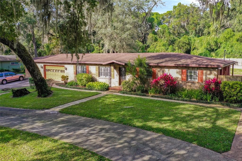 2806 BLOOMINGDALE AVENUE VALRICO, FL 33596