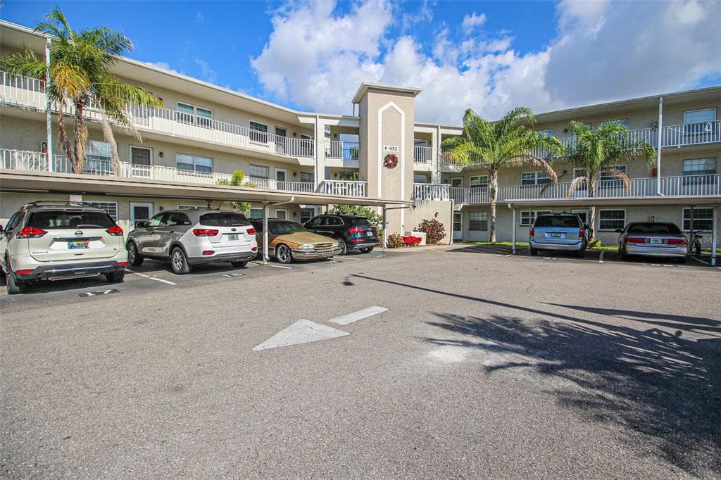 952 VIRGINIA STREET UNIT 306 DUNEDIN, FL 34698