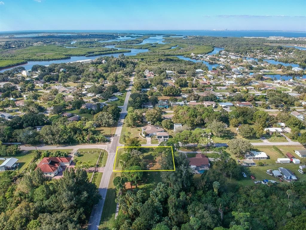 919 W COLLEGE AVENUE RUSKIN, FL 33570