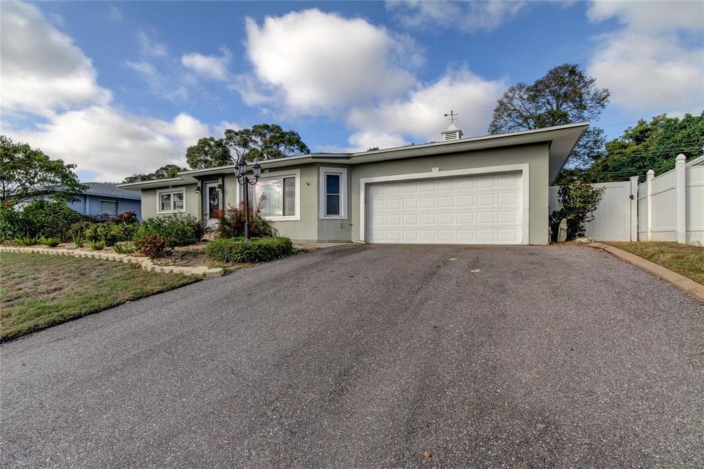 3589 HIGH BLUFF DRIVE LARGO, FL 33770