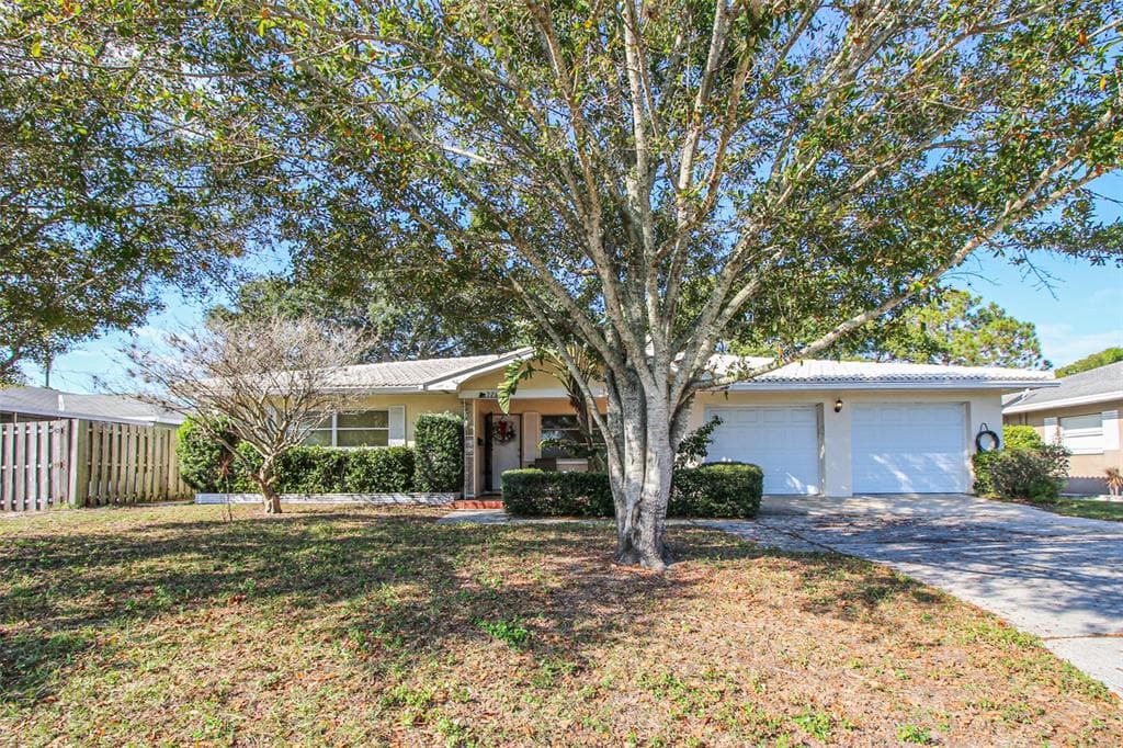 726 MARJON AVENUE DUNEDIN, FL 34698