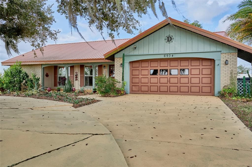 6934 RED GRANGE BOULEVARD INDIAN LAKE ESTATES, FL 33855