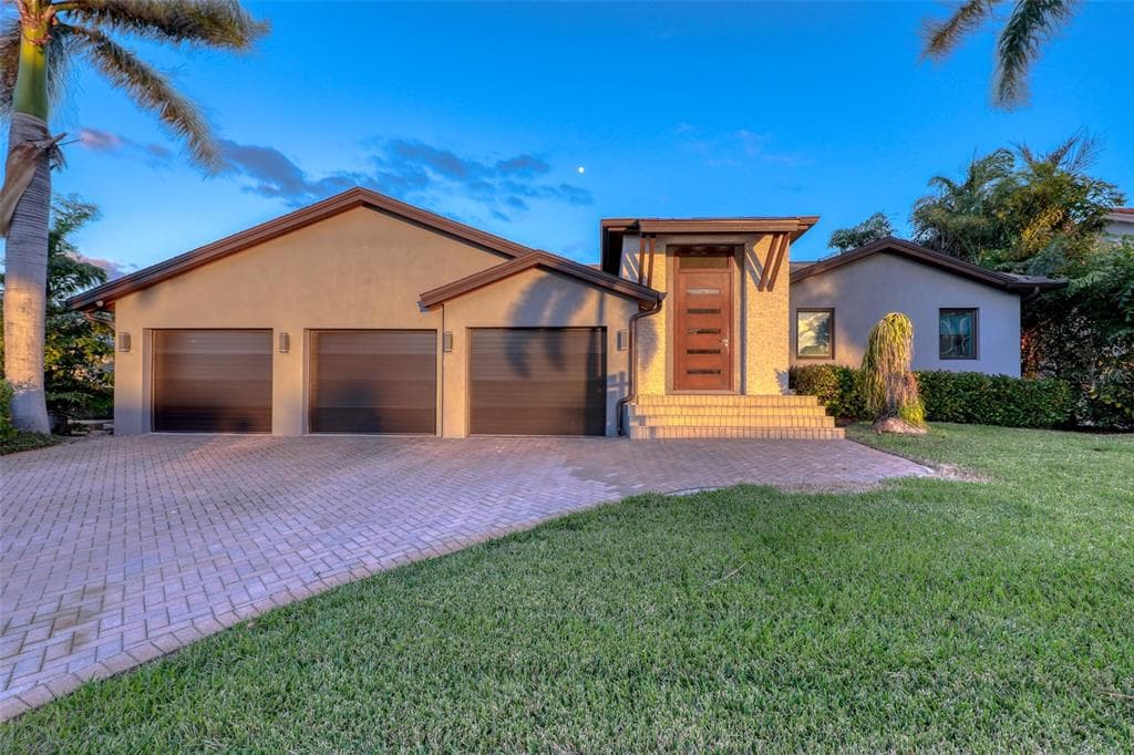 761 ISLAND WAY CLEARWATER BEACH, FL 33767