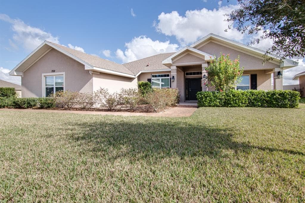 702 COUNTRY WALK COVE EAGLE LAKE, FL 33839
