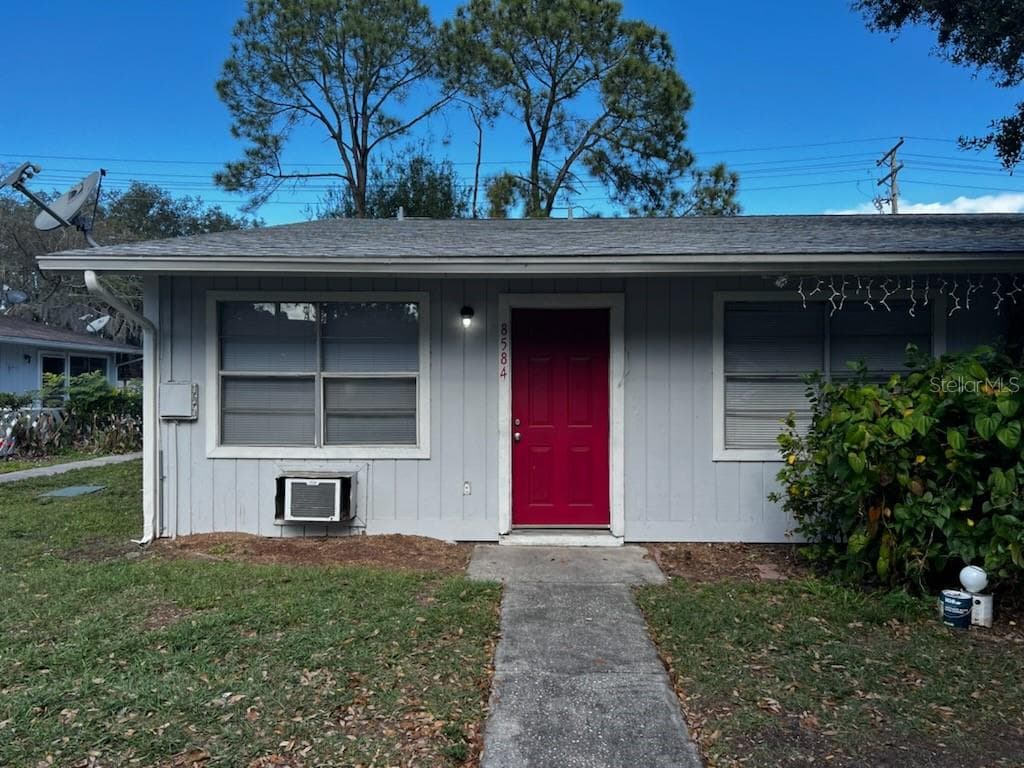 8584 CHANNELVIEW CIRCLE TAMPA, FL 33614