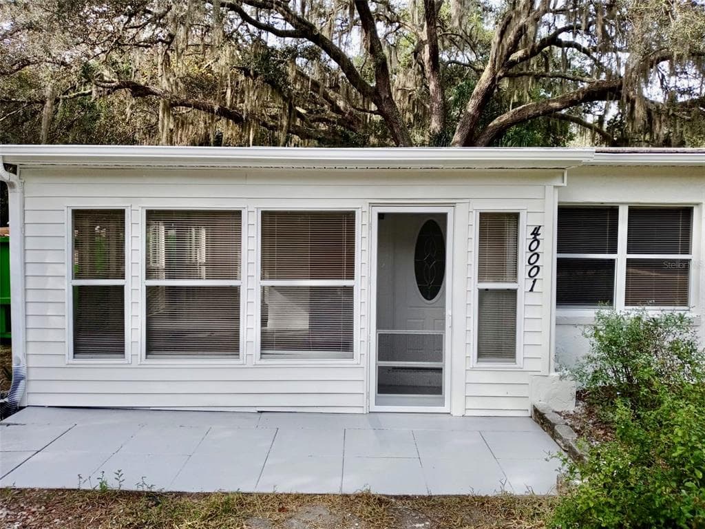 40001 MAGNOLIA STREET LADY LAKE, FL 32159