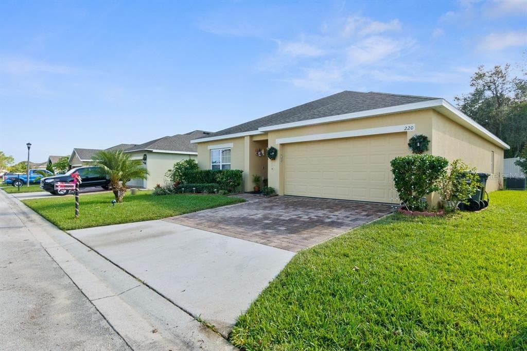 220 SALAMANCA ROAD DAVENPORT, FL 33837