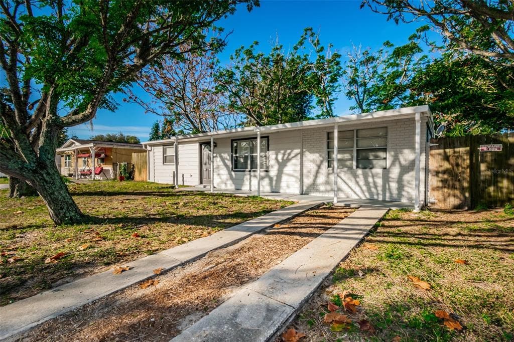 4047 LAS VEGAS DRIVE NEW PORT RICHEY, FL 34653