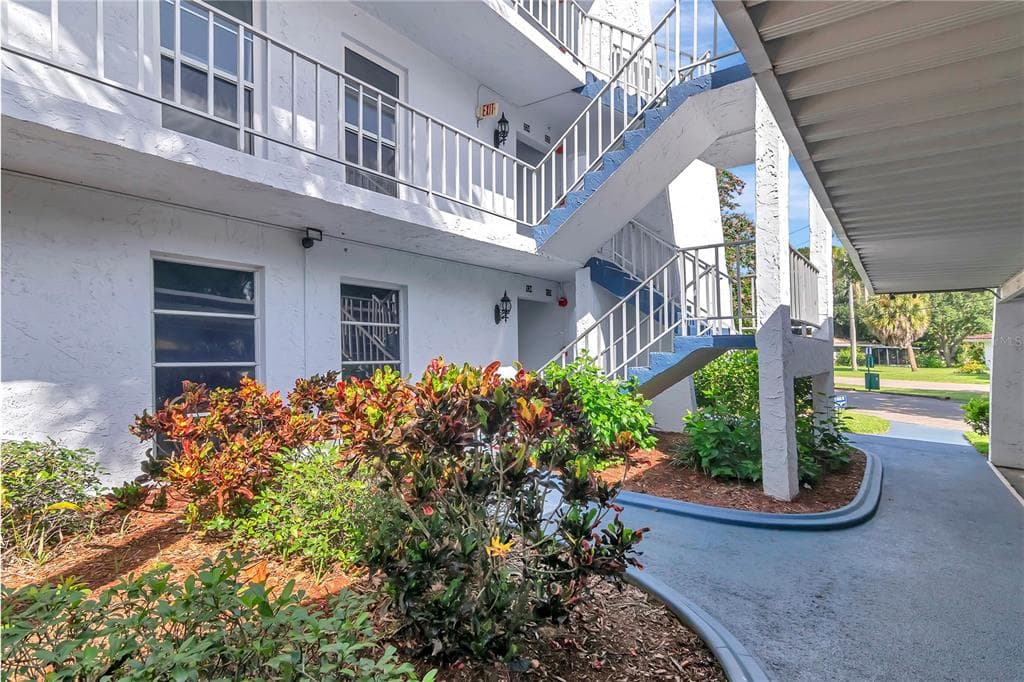 225 COUNTRY CLUB DRIVE UNIT C224 LARGO, FL 33771