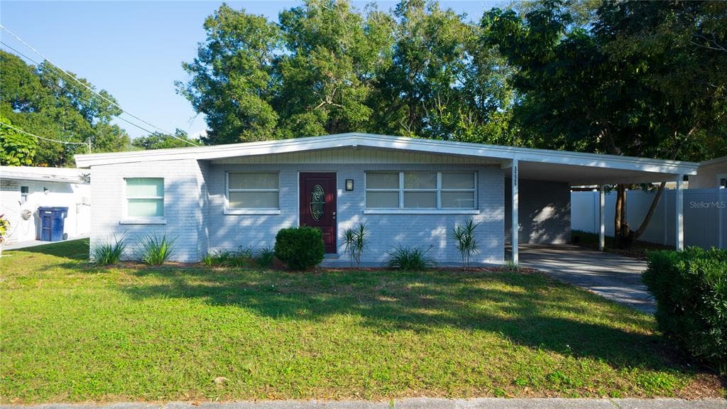 5226 S HIMES TAMPA, FL 33611
