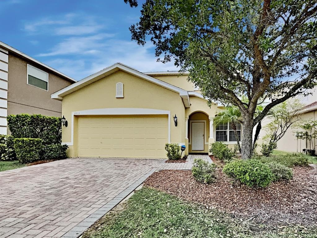 8809 CAMERON CREST DRIVE TAMPA, FL 33626