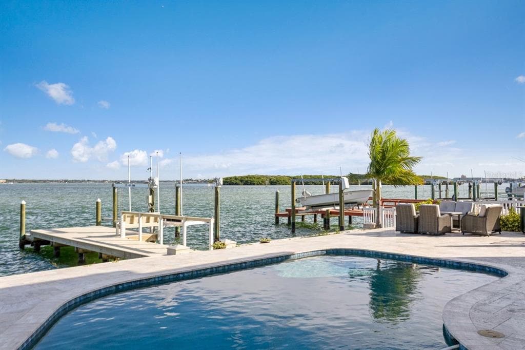 547 JOHNS PASS AVENUE MADEIRA BEACH, FL 33708