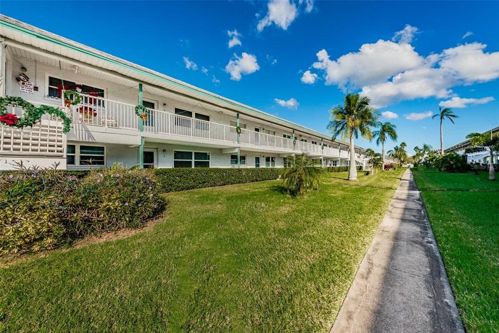 5257 81ST LANE N UNIT 2 ST PETERSBURG, FL 33709