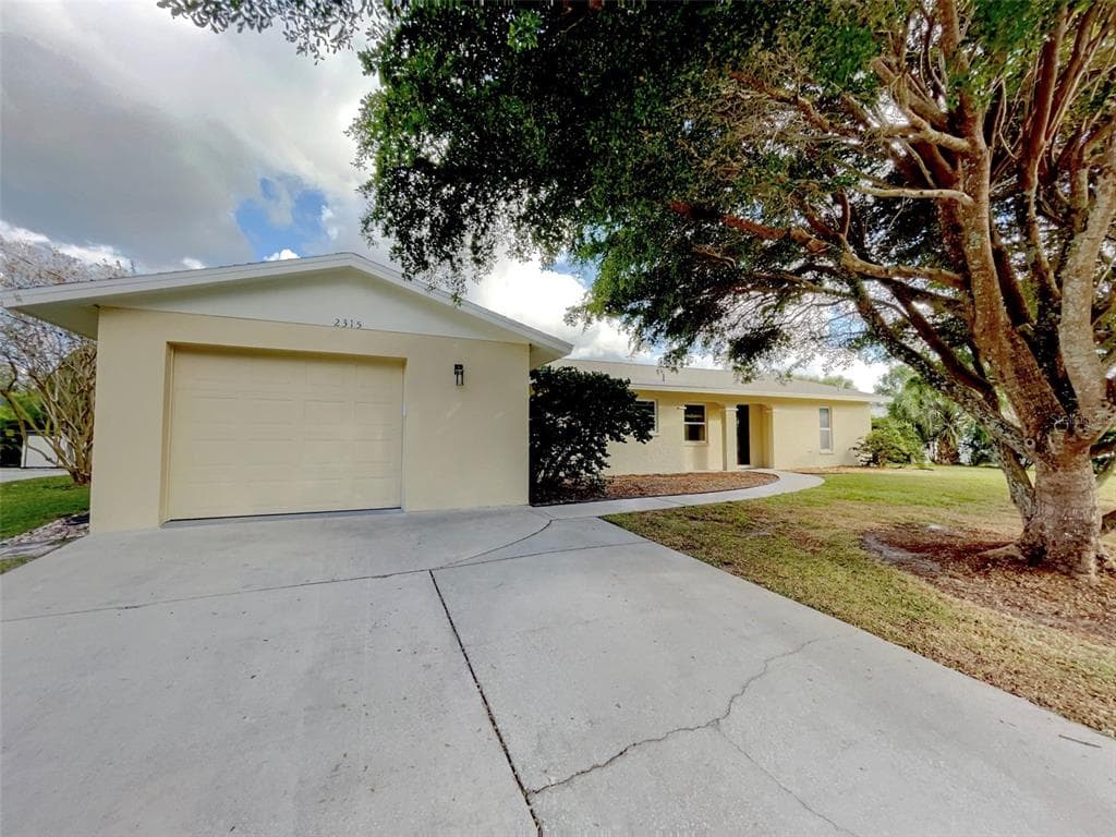 2315 S BRINK AVENUE SARASOTA, FL 34239