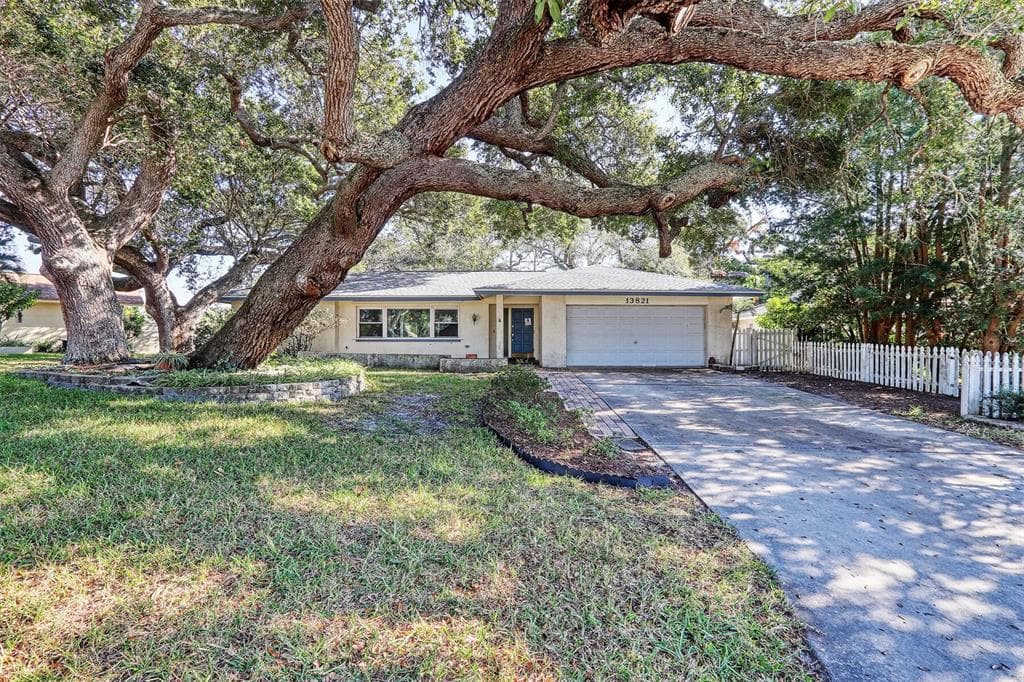 13821 88TH TERRACE SEMINOLE, FL 33776