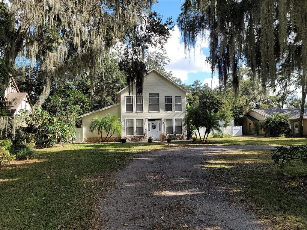 911 N WILDER ROAD PLANT CITY, FL 33566