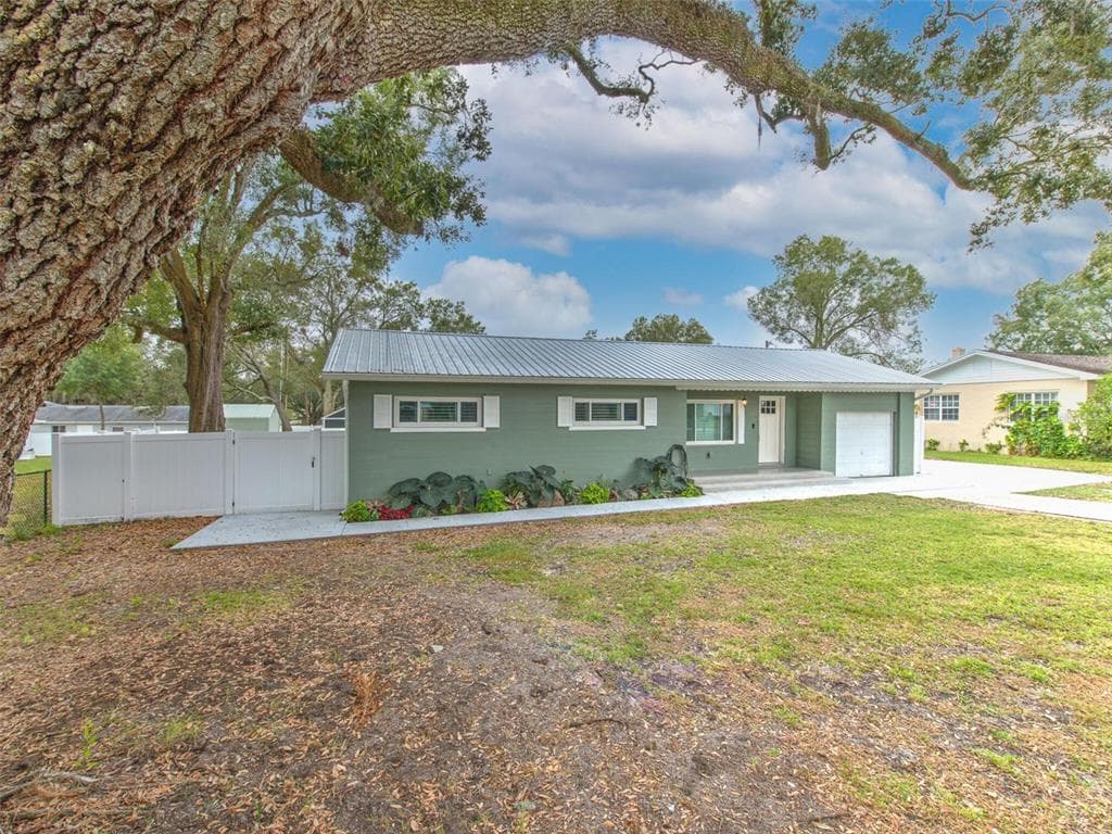 823 EDDY STREET LAKELAND, FL 33803