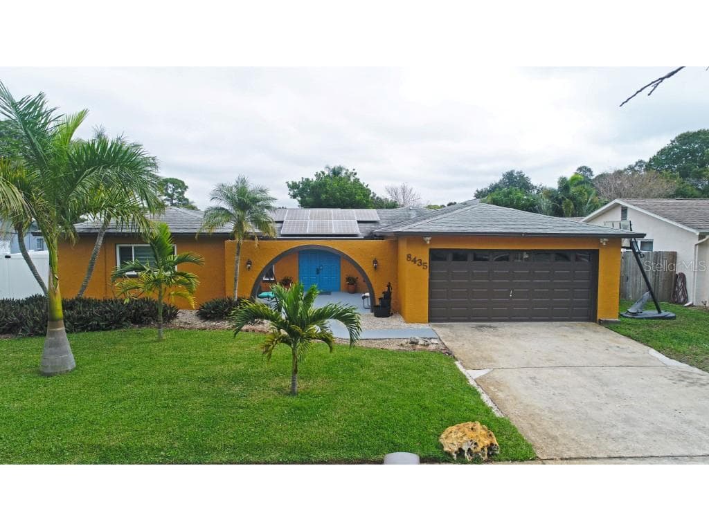 8435 MONARCH CIRCLE SEMINOLE, FL 33772
