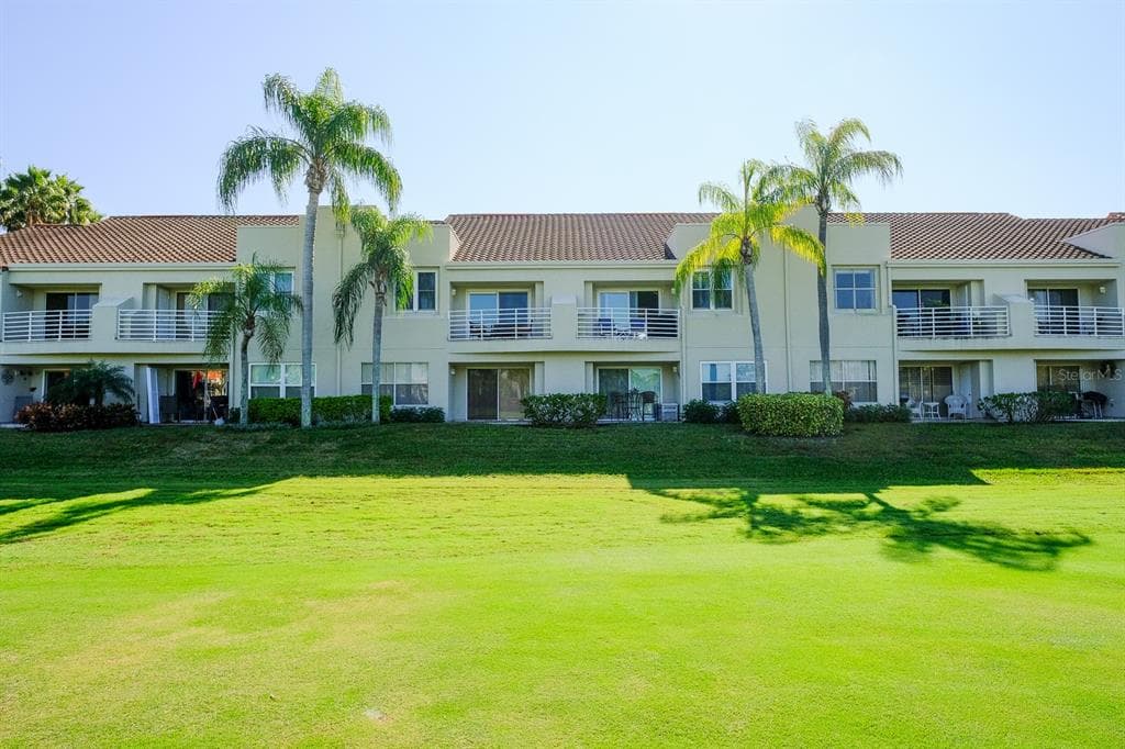 6020 BAHIA DEL MAR CIRCLE UNIT 125 ST PETERSBURG, FL 33715