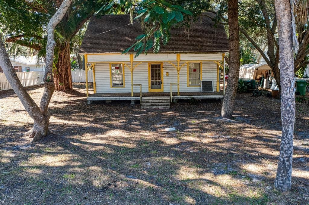 121 29TH STREET NW BRADENTON, FL 34205