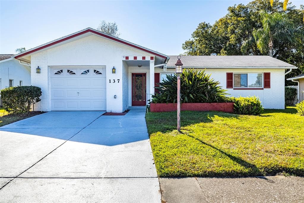 137 STAFFORD CIRCLE PALM HARBOR, FL 34684