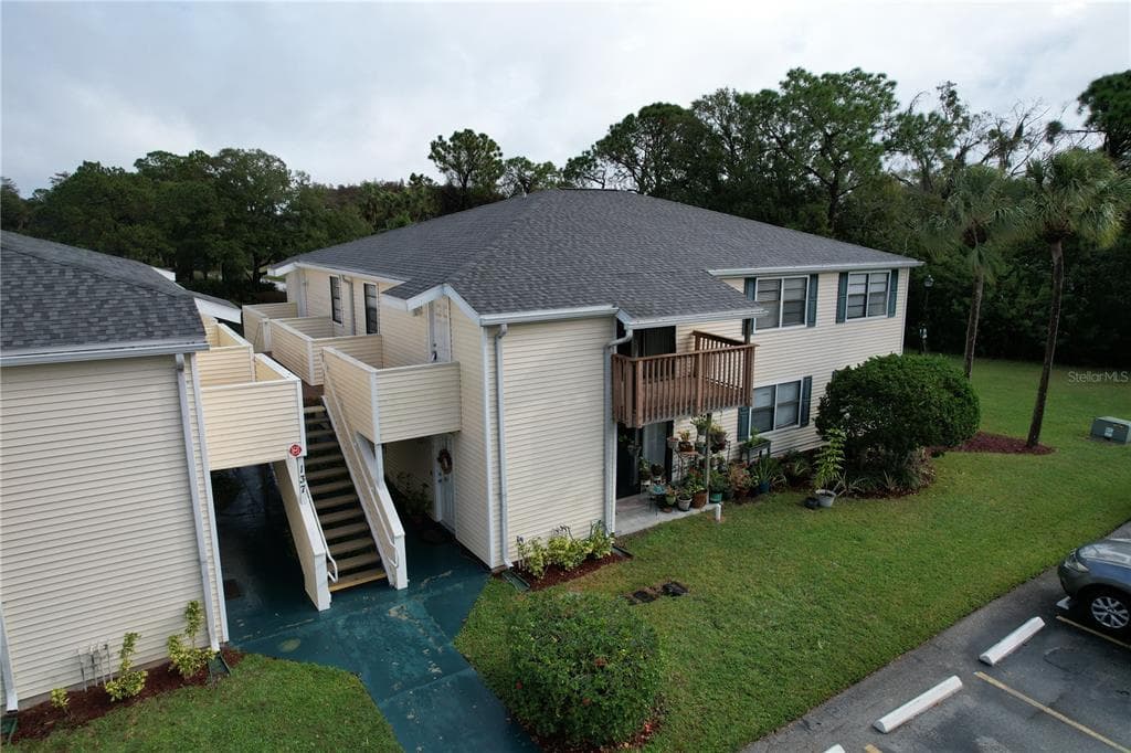 137 HUNTER LAKE DRIVE UNIT D OLDSMAR, FL 34677