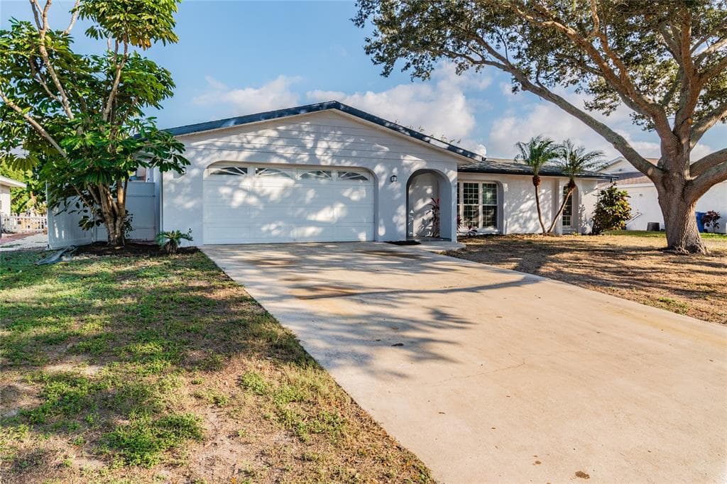 2211 39TH STREET W BRADENTON, FL 34205