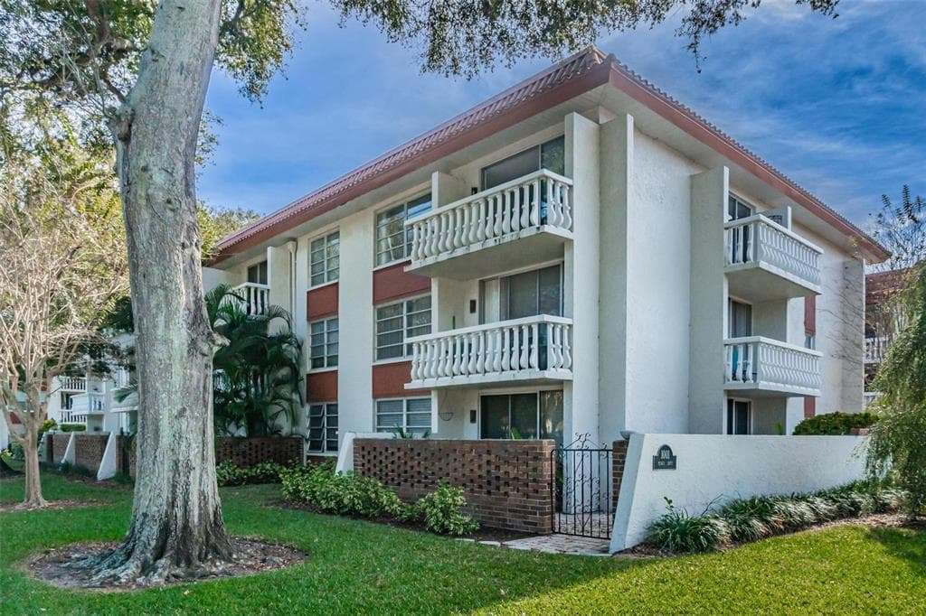 1001 PEARCE DRIVE UNIT 311 CLEARWATER, FL 33764