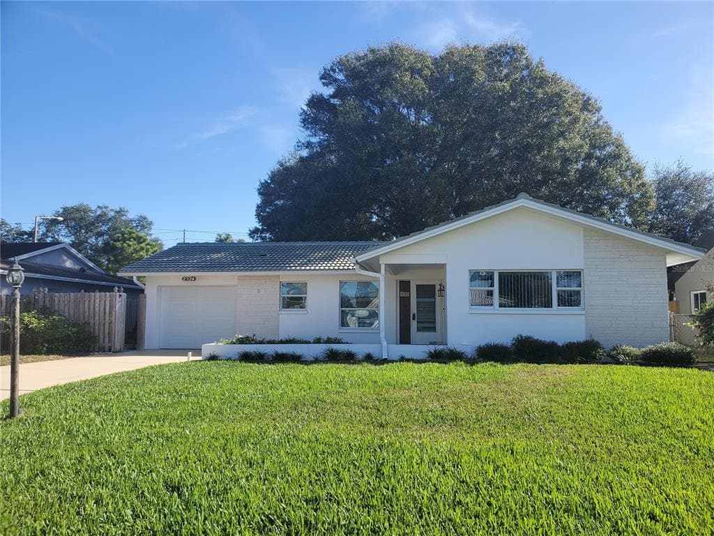 2524 BRAMBLEWOOD DRIVE E CLEARWATER, FL 33763