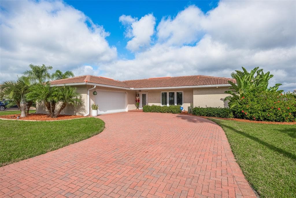 4917 SOUTH SHORE DRIVE NEW PORT RICHEY, FL 34652