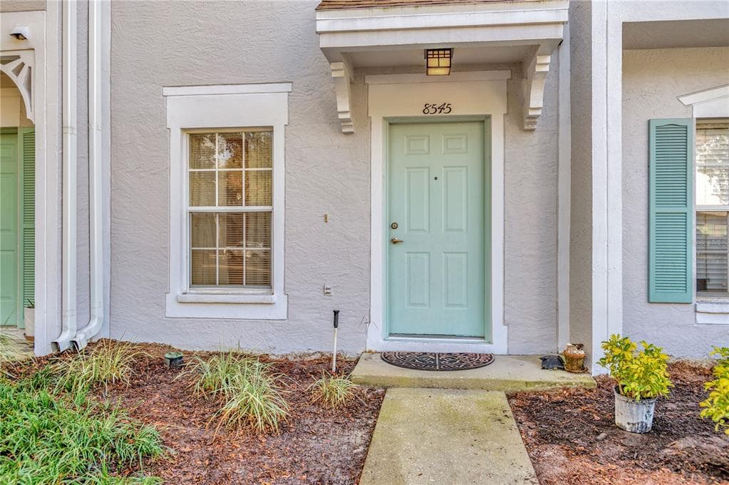 8545 HUNTERS KEY CIRCLE TAMPA, FL 33647