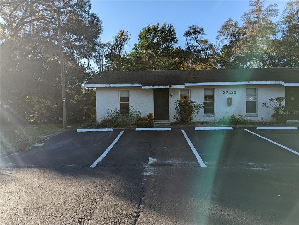 37232 CLINTON AVENUE UNIT 1 DADE CITY, FL 33525