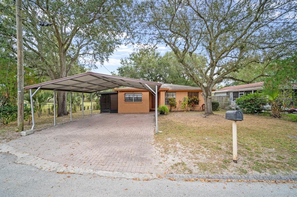 8607 N HUNTLEY AVENUE TAMPA, FL 33604