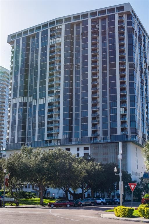 1 BEACH DRIVE SE UNIT 2207 ST PETERSBURG, FL 33701