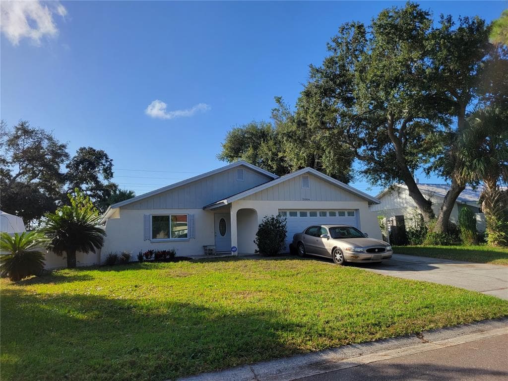 2084 VICTORY AVENUE LARGO, FL 33770