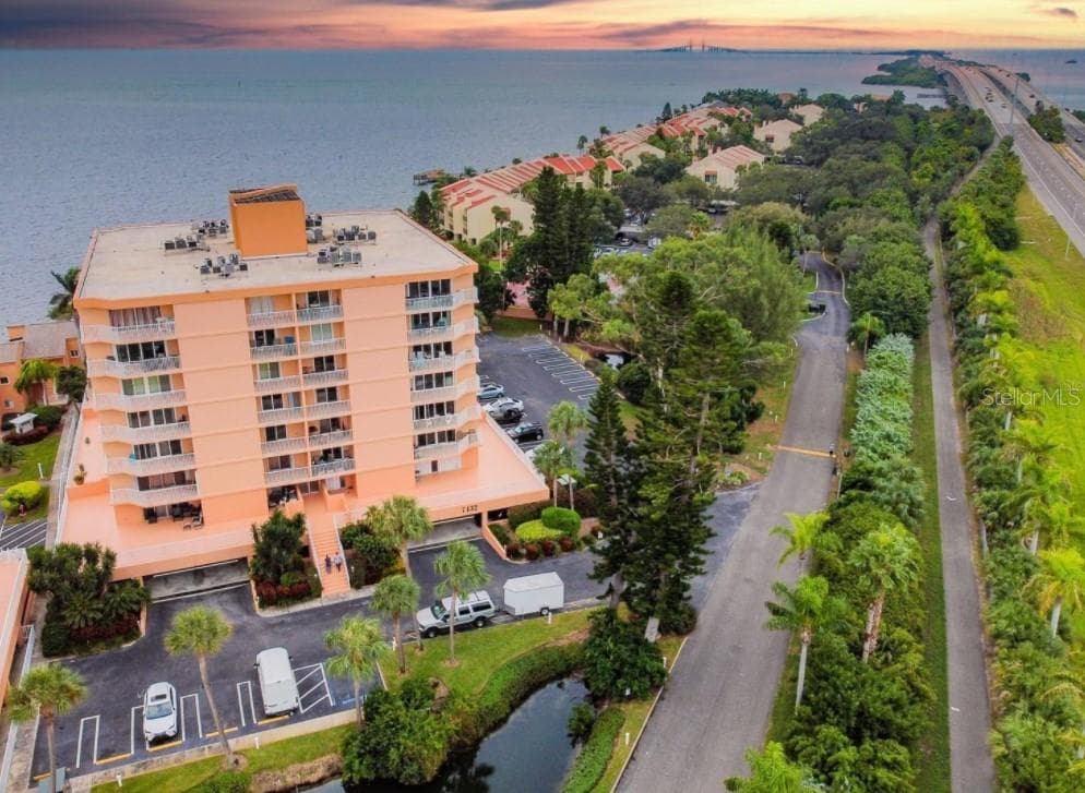 7432 SUNSHINE SKYWAY LANE S UNIT 501 ST PETERSBURG, FL 33711