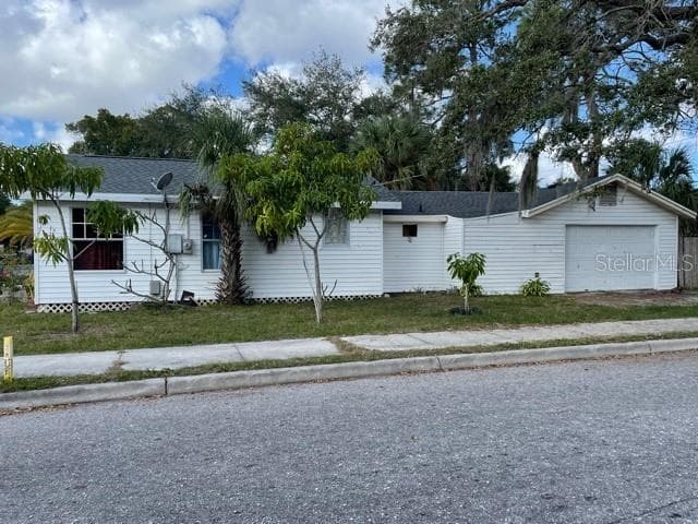 702 25TH AVENUE W BRADENTON, FL 34205