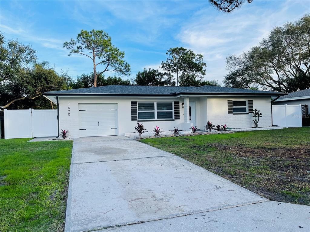 1420 REGINA DRIVE W