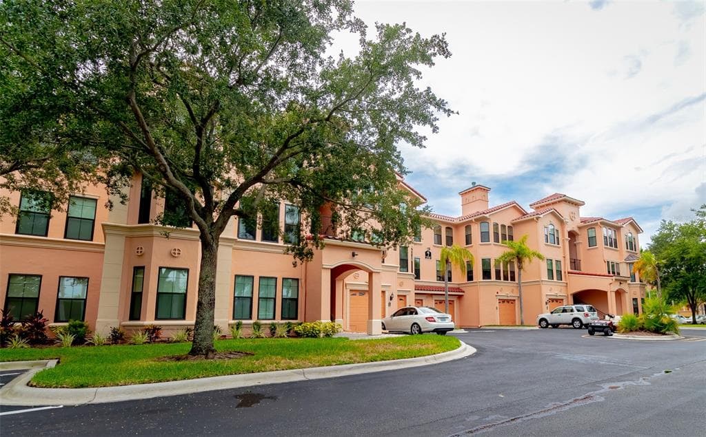 2715 VIA CAPRI UNIT 717 CLEARWATER, FL 33764
