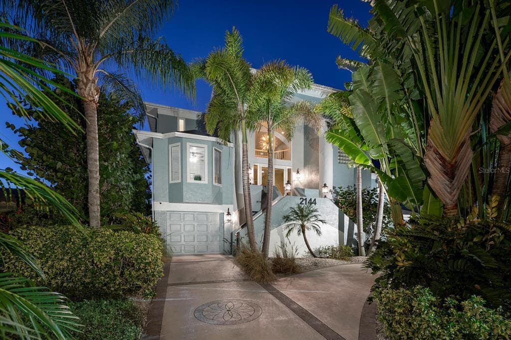 2144 EDYTHE DRIVE DUNEDIN, FL 34698