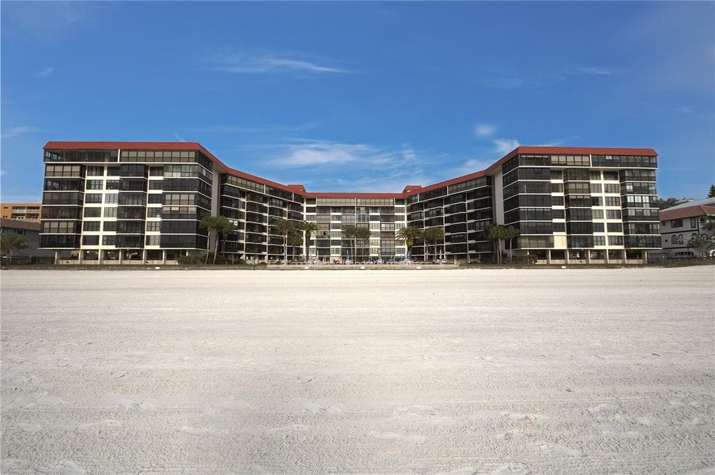 18304 GULF BOULEVARD UNIT 105 REDINGTON SHORES, FL 33708
