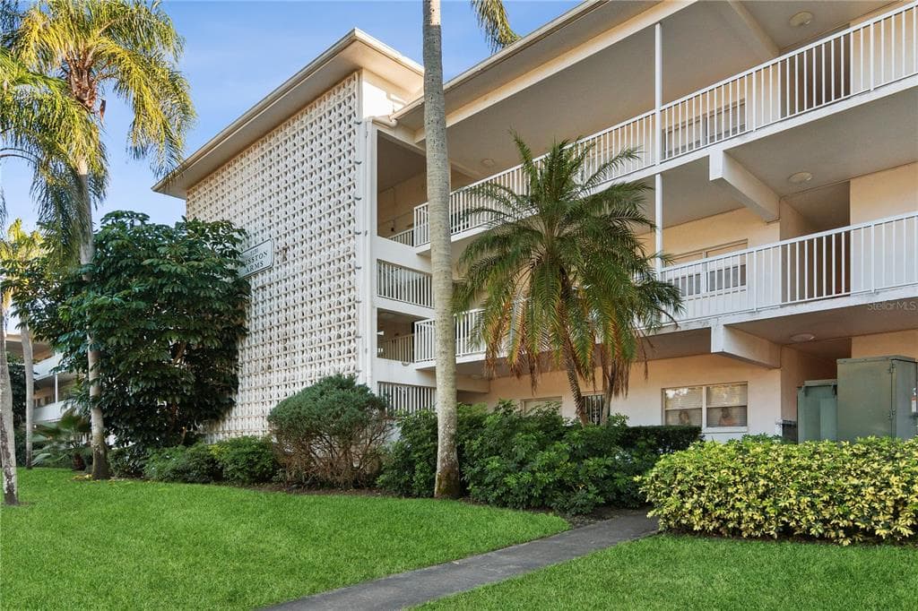 5150 10TH AVENUE N UNIT 308 ST PETERSBURG, FL 33710