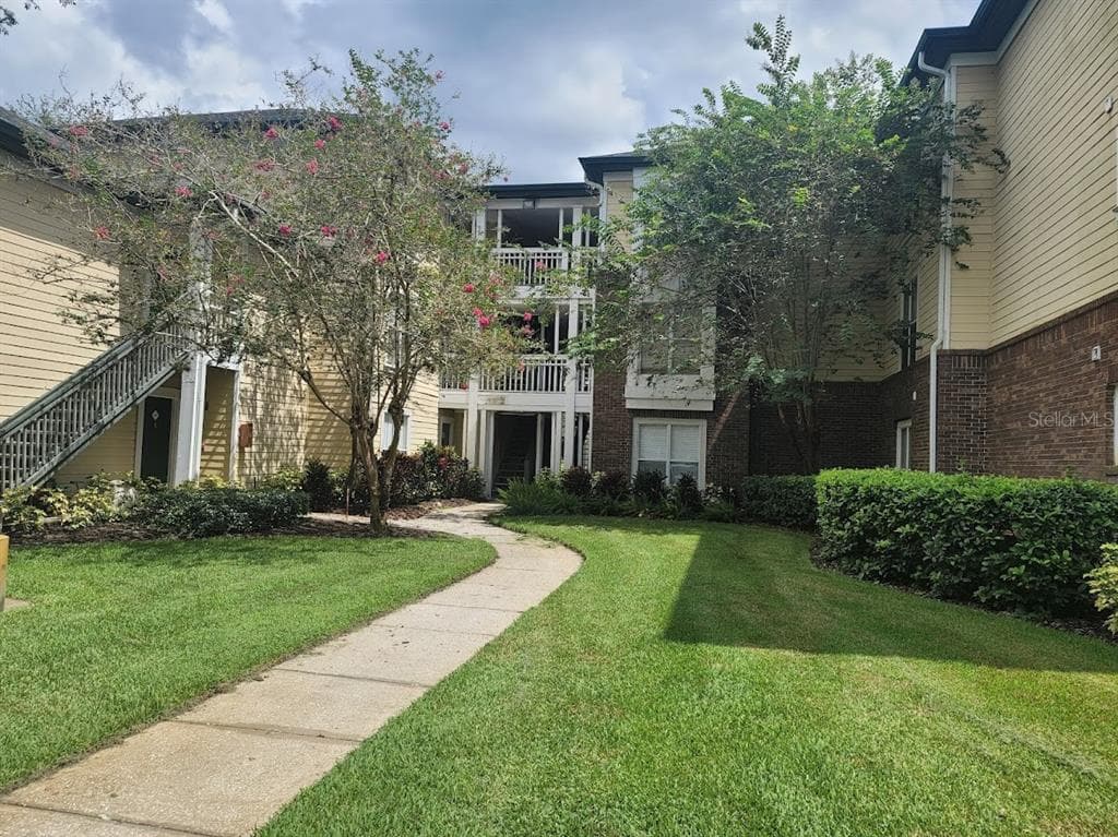 10028 STRAFFORD OAK COURT UNIT 704 TAMPA, FL 33624