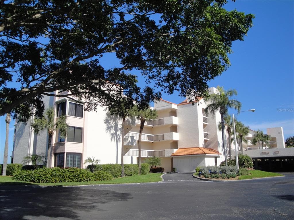 5505 LA PUERTA DEL SOL BOULEVARD UNIT 325 ST PETERSBURG, FL 33715