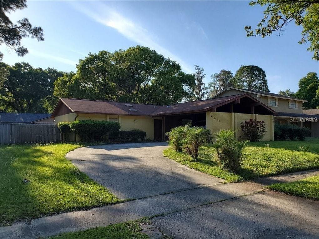 8206 GREENSHIRE DRIVE TAMPA, FL 33634