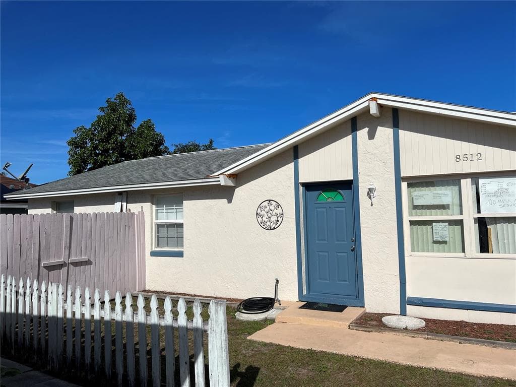8512 WAYLAND COURT TAMPA, FL 33634