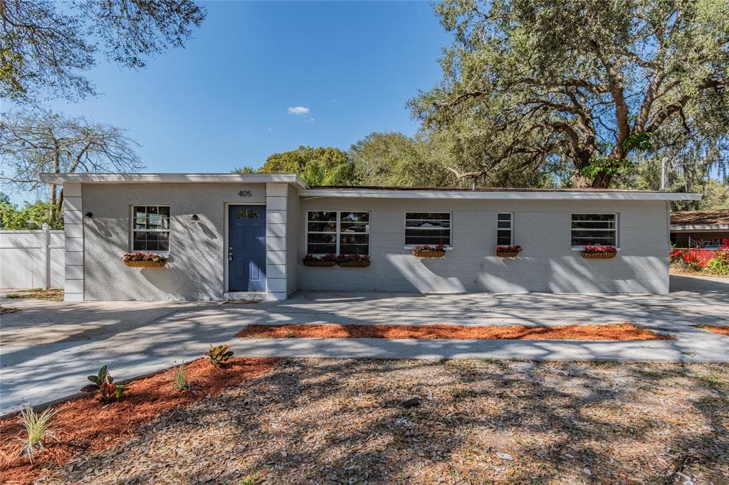 405 PAPAYA DRIVE TAMPA, FL 33619