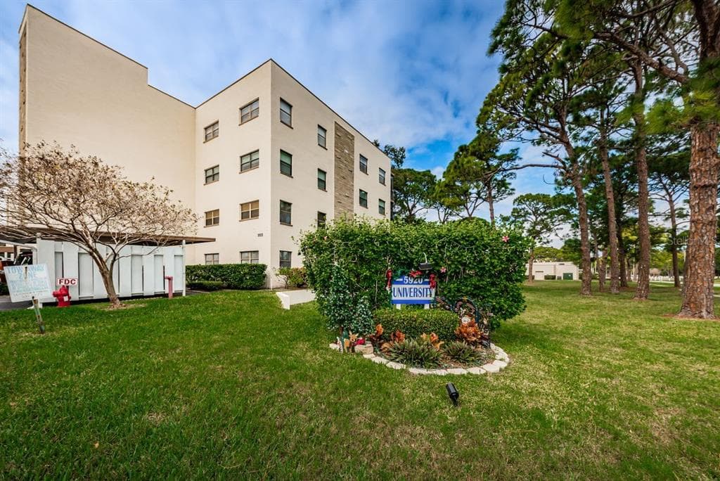 5920 80TH STREET N UNIT 208 ST PETERSBURG, FL 33709