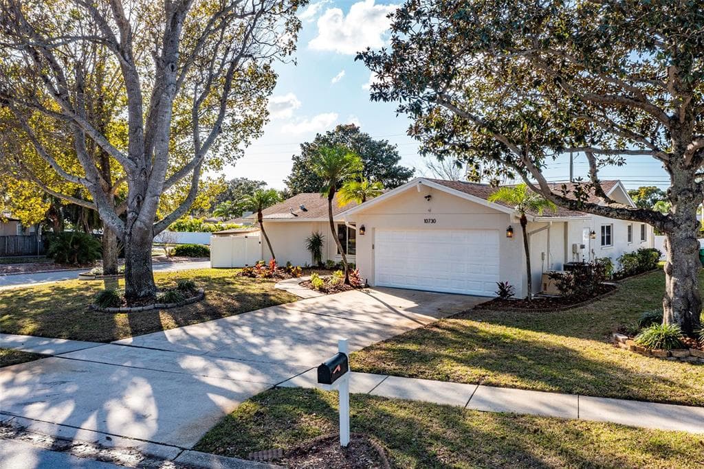 10730 DEL PRADO DRIVE W LARGO, FL 33774