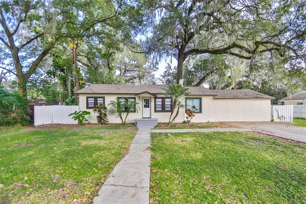 114 W STRICKLAND STREET PLANT CITY, FL 33563